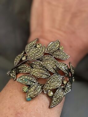 BCBGMAXAZRIA Antiqued Silver Rhinestone Leaf Cuff Statement Bracelet - Pristine!